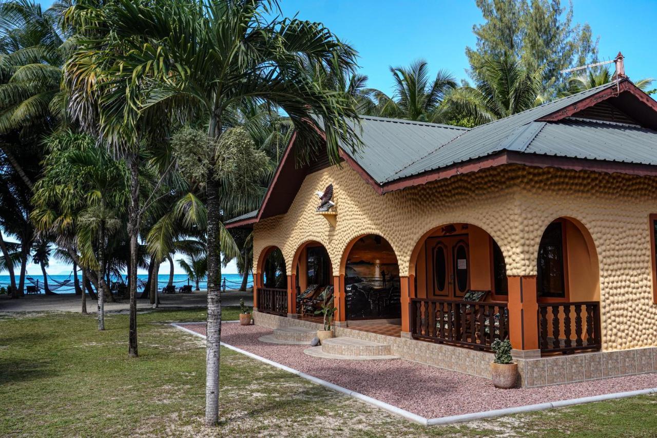 Anse Kerlan Beach Chalets Exterior photo